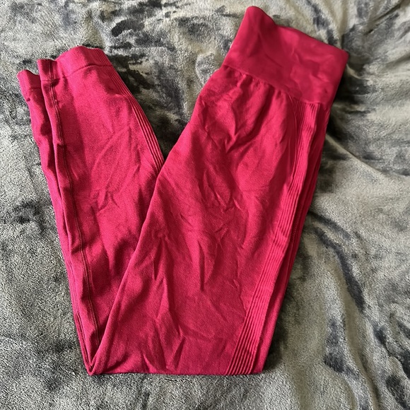 ❣️3/$30 SHEIN booty scrunch workout pants - Picture 3 of 6